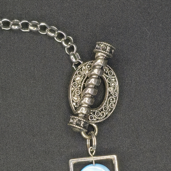 Source Unknown Silver-Tone Necklace with Deep and Light Blue Glass Accents - Picture 3 of 3